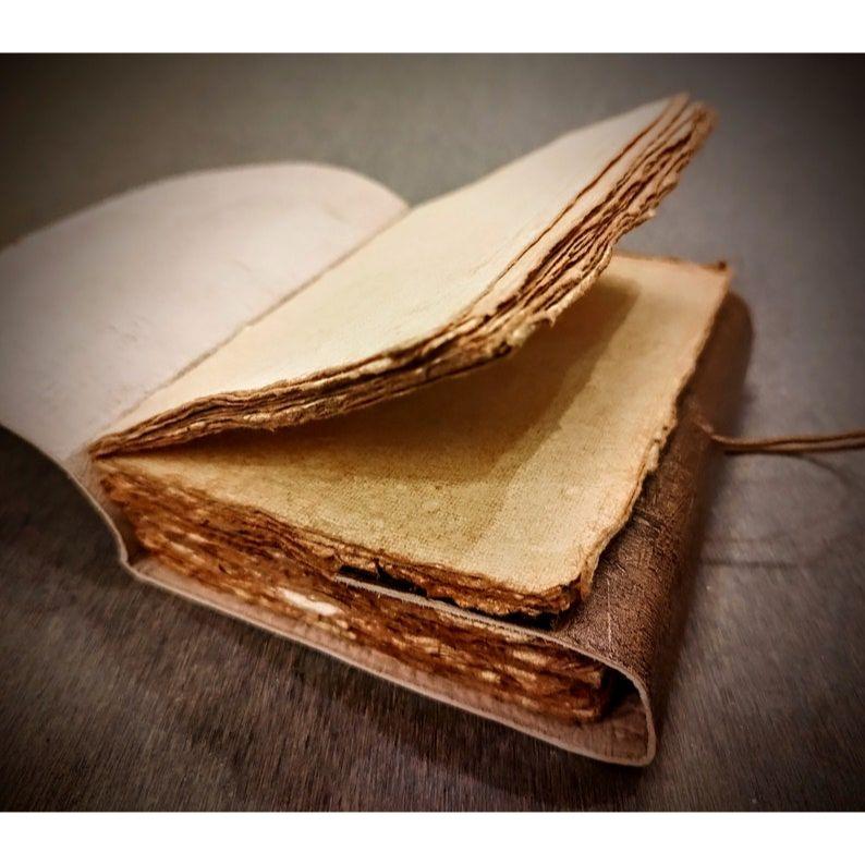 Wunderschönes Pfau-geprägtes Handgefertigtes Ledergebundenes Genähtes Journal - Nachfüllbare Baumwolle Recyceltes Vintage-Stil Seite, Geburtstagsgeschenk für Kinder