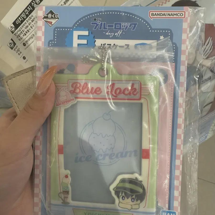 

Я продаю холдеры для фотокарточек Bluelock Исаги Ёичи