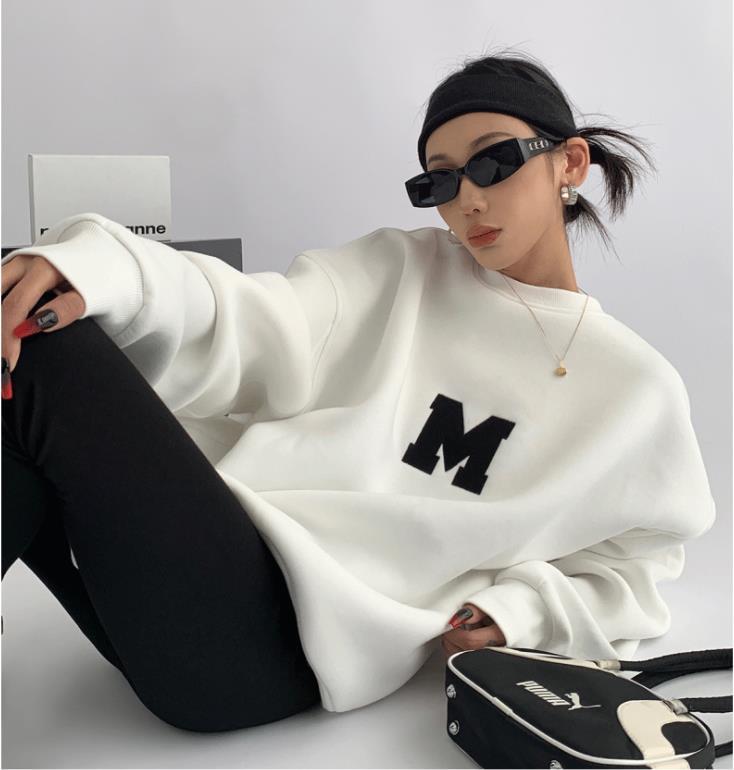 Women Loose Pullover Hoodies Students Fashion Embroidered Letter Sweatshirt Ladies Round Neck Sweater Velvet Autumn New Korean Style