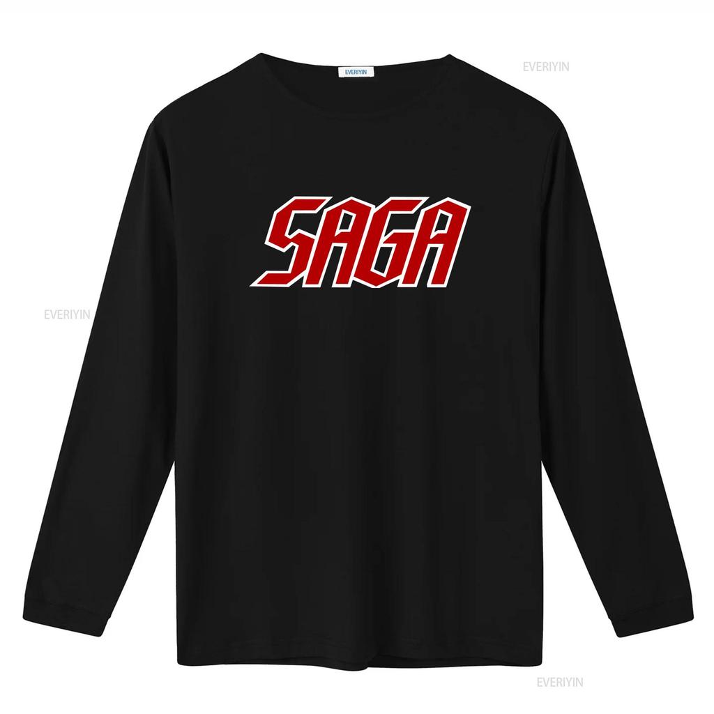 Saga Band Logo Schwarzes T-Shirt Alle Größen Verfügbar Kräftiges Rot-Weißes Design für Musikfans Bequemes Baumwollgewebe Perfekt