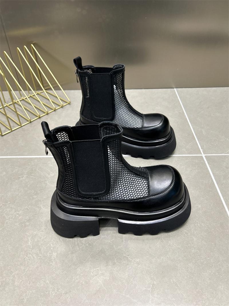 

Мартинсы на толстой подошве, летние сетчатые ботинки 2025, маленькая платформа, дышащие, модные полые ботинки с большим носком 40 чёрный