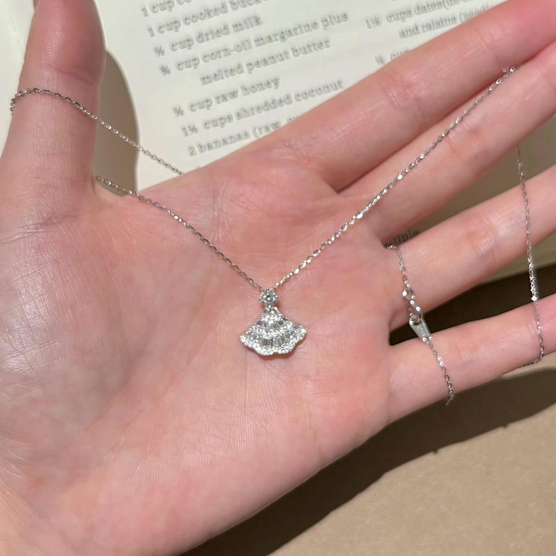 

Princess s Skirt Necklace Is Gentle, Sweet, Noble, Niche Design, Fashionable and Versatile Collarbone Chain 40CM платиновый