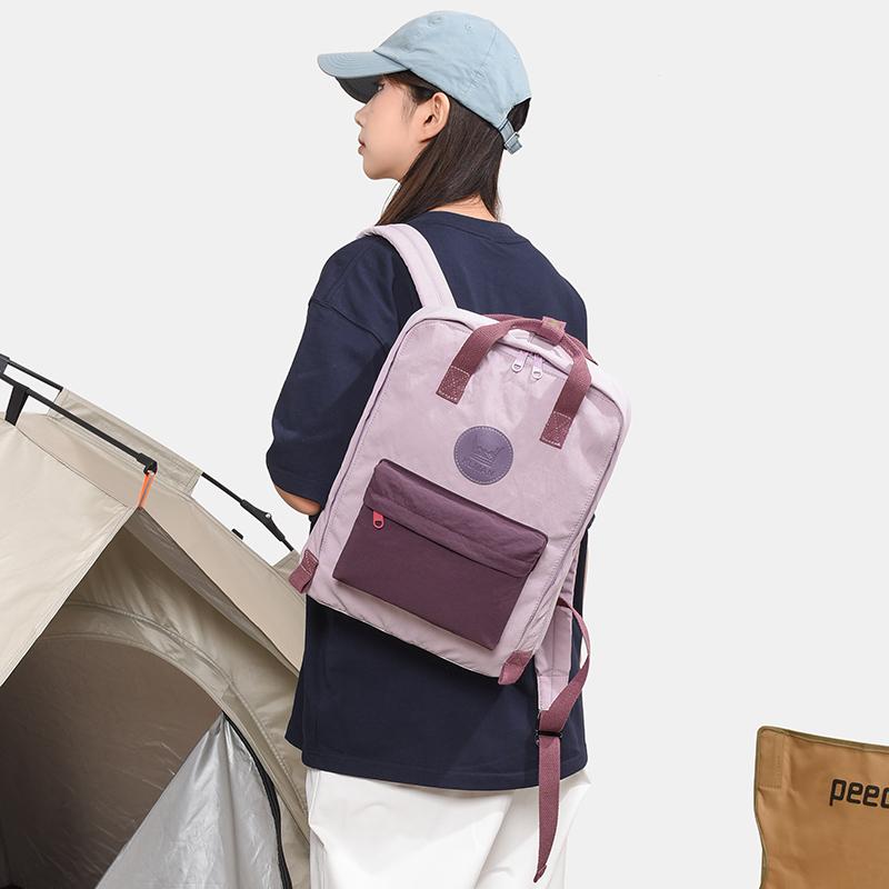 Farbblock-Rucksack mit Fronttasche und gepolsterten Schultergurten