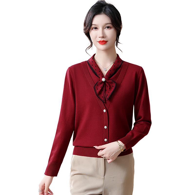 2025 Elegant Plus Velvet Knit Sweater for Middle-Aged & Elderly Women - Thickened, Stylish Autumn/Winter Base Layer Top