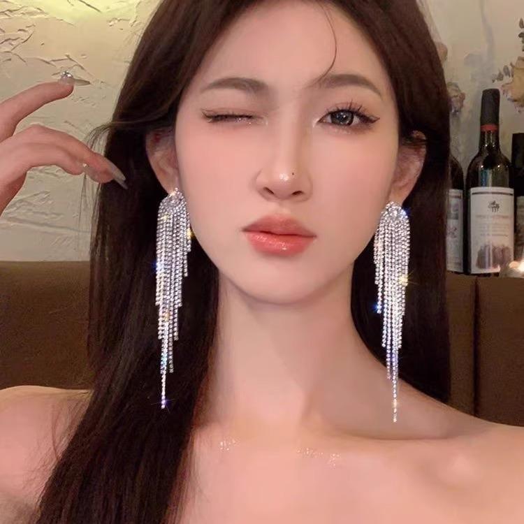 2025 Luxury Bridal Tassel Earrings: Exquisite, Light, Exaggerated Design for Women