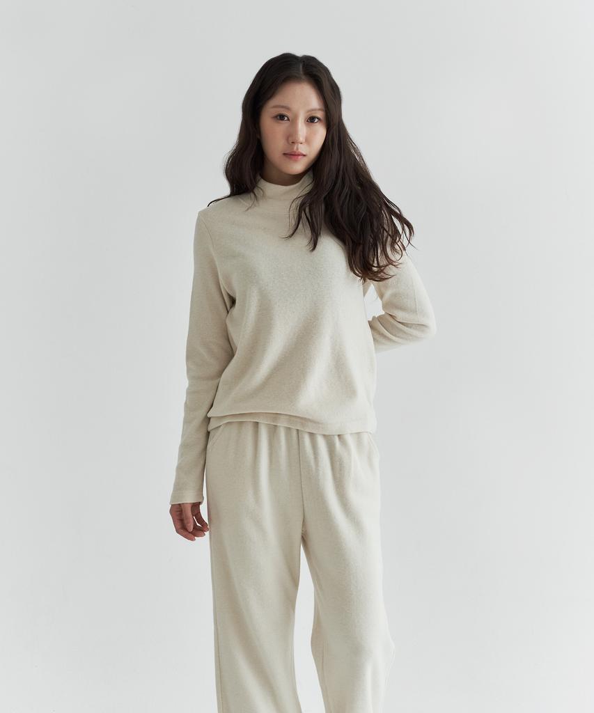 Peulleio W Turtleneck _ Ivory