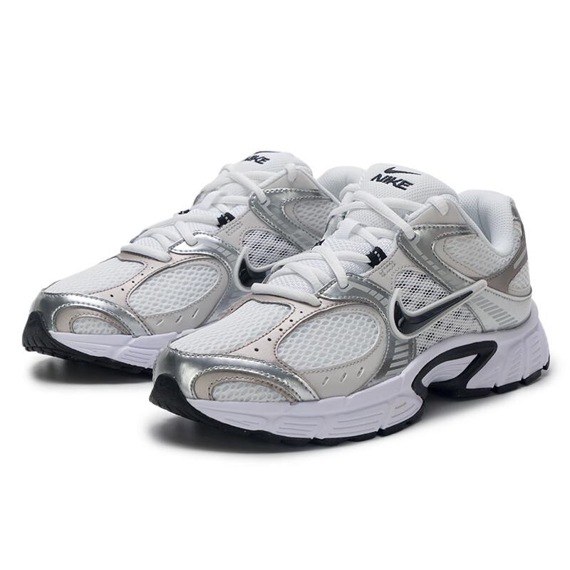 Nike Men's V5 RNR Sport Casual Shoes