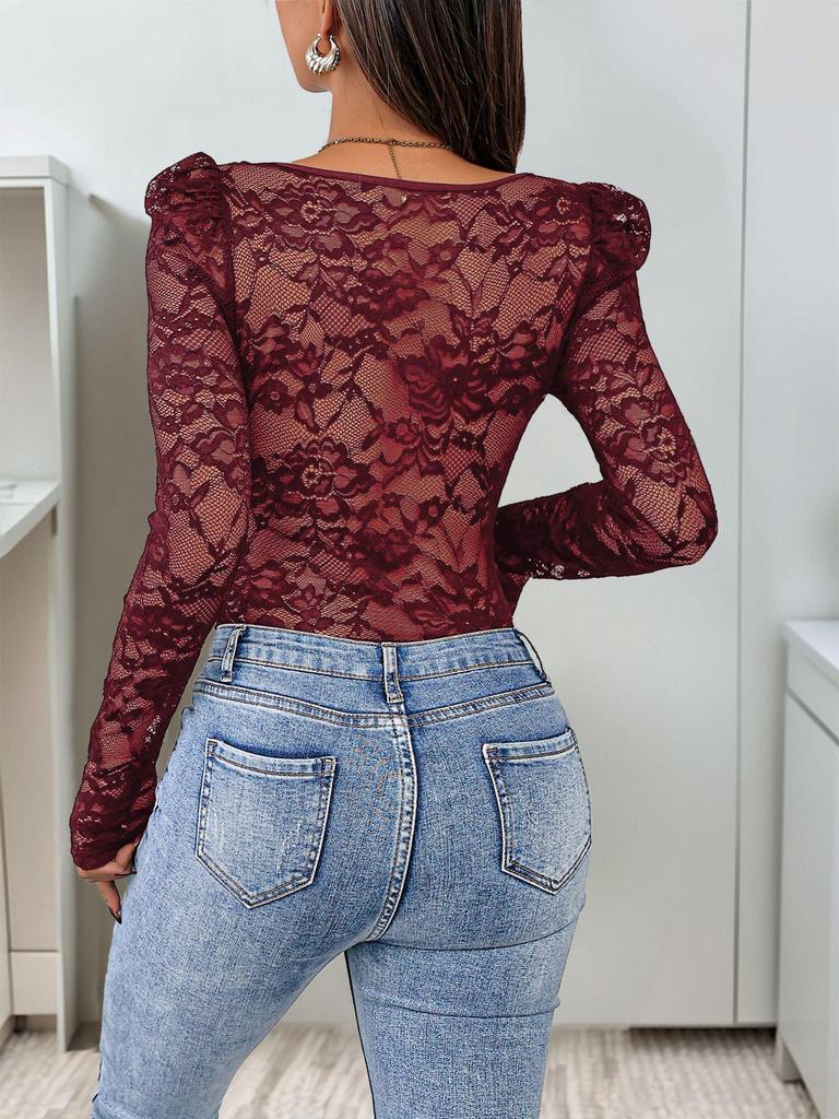 Kare Yakalı Zarif Dantel Detaylı Siyah Bodycon Body