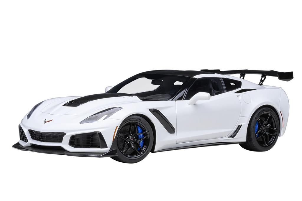 AUTOart scale Chevrolet Corvette ZR1 White Finished Product 1/18 (C7)