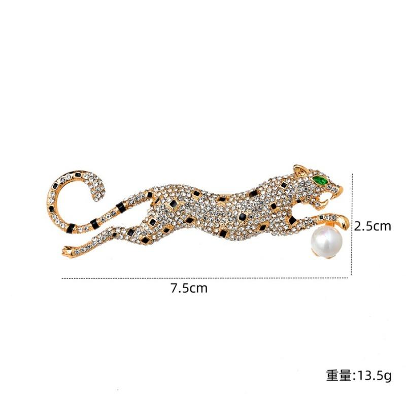 Meier Unisex leopard brooch - trendy, chic, and exquisite
