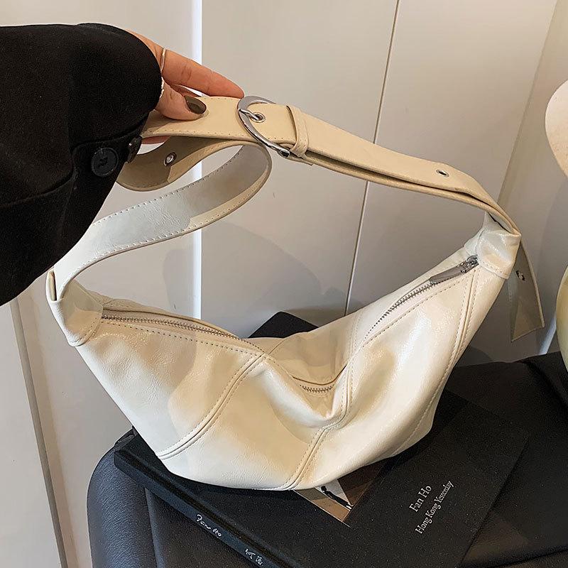 2025 new casual simple Hong Kong style soft leather shoulder dumpling bag fashionable versatile high sense commuter messenger women's bag