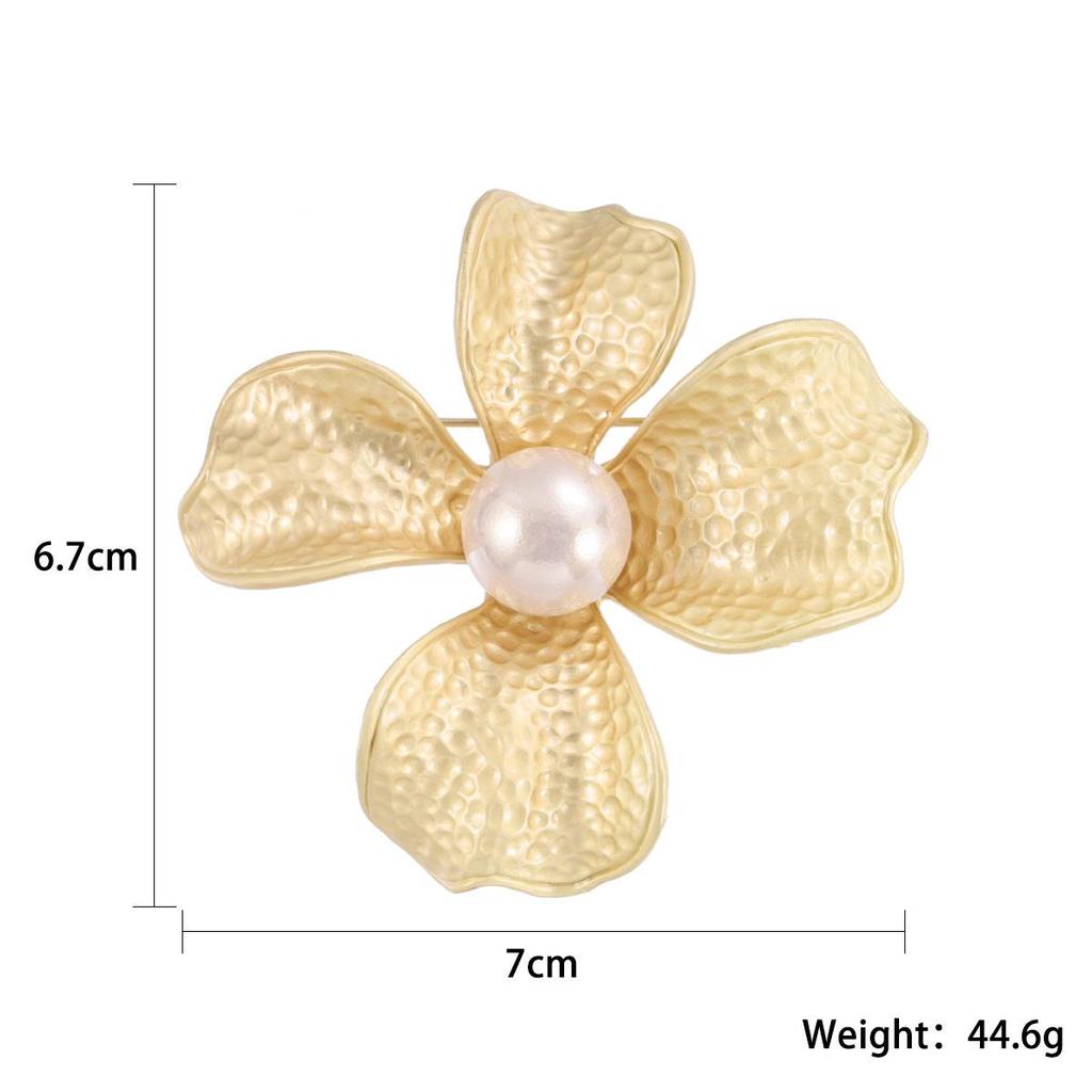 Baroque Gold Pearl Brooch: Vintage European & American Court Style Accessory