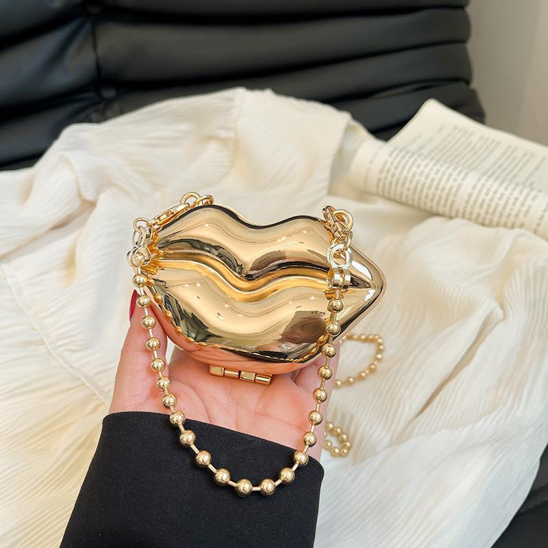 

Personalized lip shape small bag women s 2025 new European and American fashion glossy shoulder ins acrylic mouth red envelope срібний