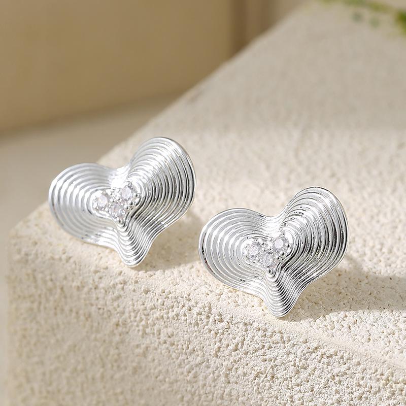 

Элегантные дизайнерские серьги из серебра и золота в форме буквы С — европейский и американский стиль