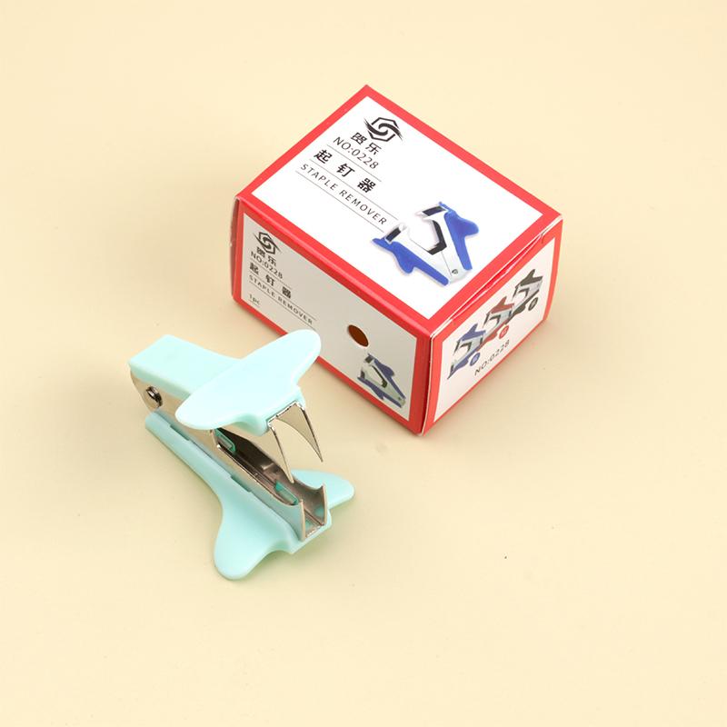 

The Nail Remover Is Labor-Saving And Ergonomically Designed For Easy Removal Of Nails In School Offices And Homes зелений