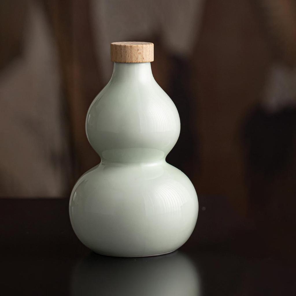 Ancient Style Chinese Ceramic Gourd Wine Bottle with Portable Mesh Bag for Cold Brew