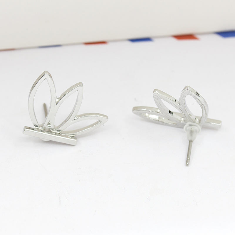 

Трендовая маленькая серьга-пусета с кристаллами для женщин, корейская серьга в виде маргаритки и листьев, милая серьга для девочек, модные ювелирные аксессуары