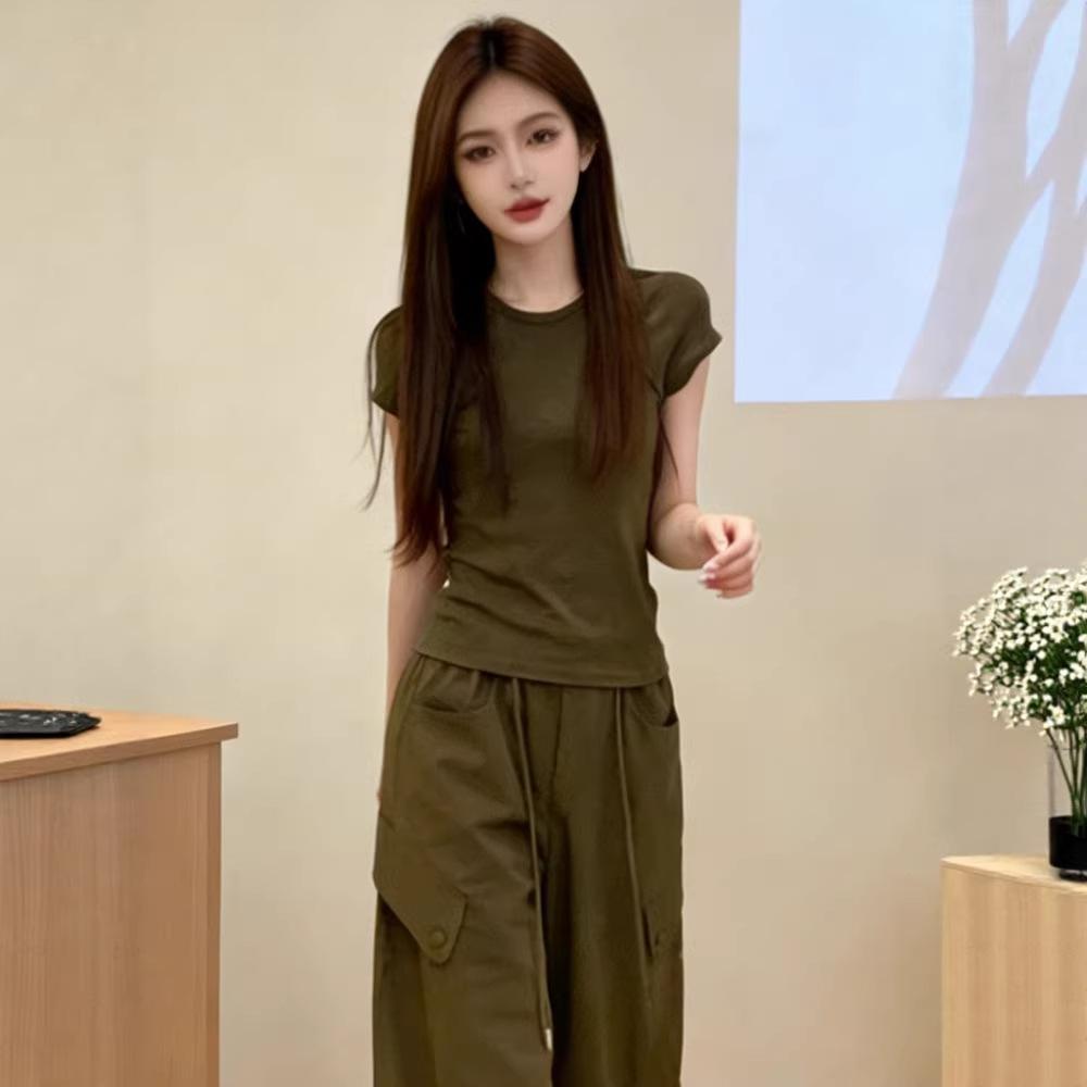 2026 Women's Slimming Bodycon Two-Piece Set: Short Sleeve T-shirt & Cargo Wide Leg Pants.
