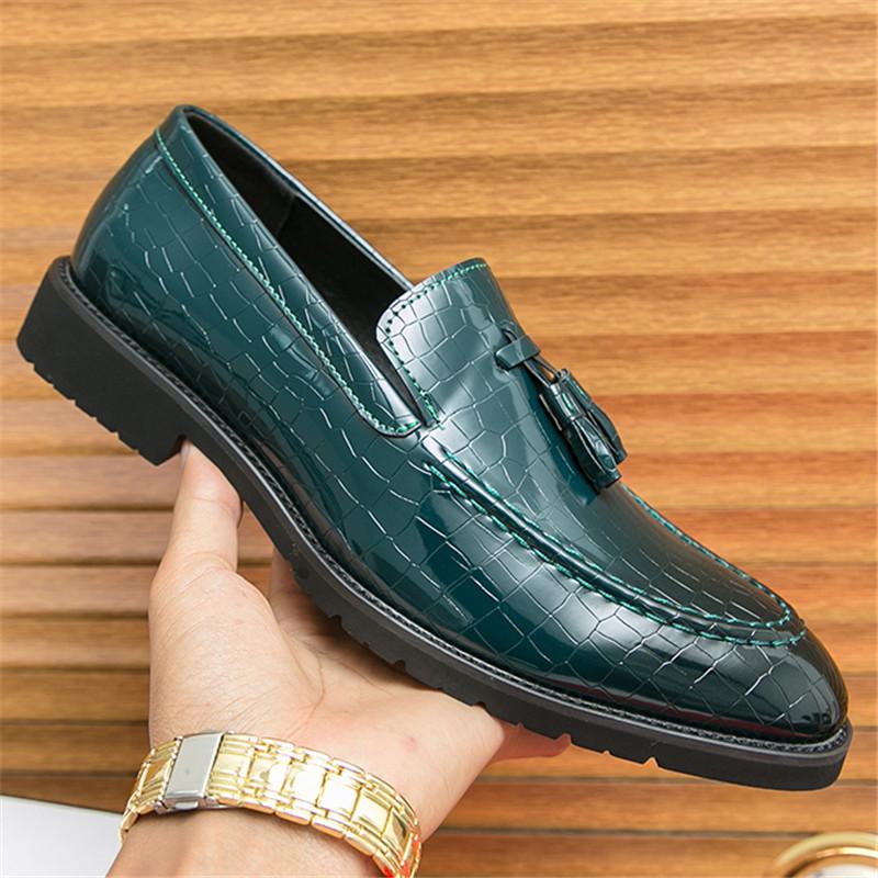 Designer Fashion Men Brown Black Tassels Alligator Pattern Casual Shoes Formal Wedding Dress Homecoming Footwear Zapatos Hombre