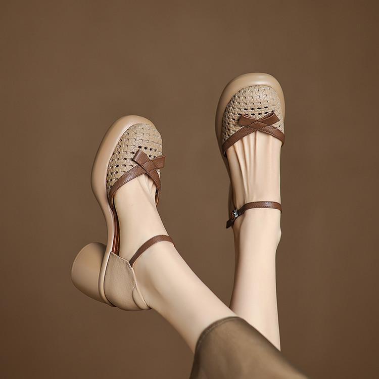 2026 Summer Retro Round Head Thick Bottom Hollow Women's Sandals Fashionable Slimming and Height Increasing Hollow Breathable Sandals for Women