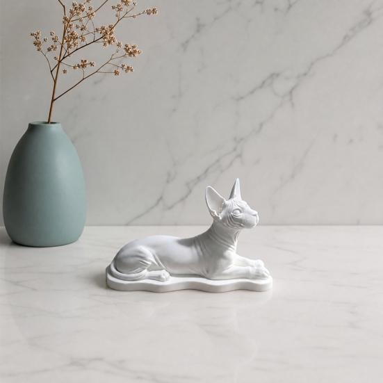 3D-gedruckte Sphinx-Katzenfigur, Realistische haarlos-Katzenstatue, Liegende Skulptur mit geschwungener stabiler Basis, Mattweißes Ornament für Schreibtischregal