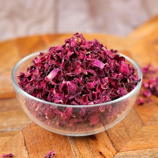 Urban Platter Sonnengetrocknete Rosenblätter, 100g (100 % essbar, sonnengetrocknet | Gulab Patti | Getrocknete Rosenblätter | Verwendung in Tee, Backen, Rosenwasserherstellung, Basteln)