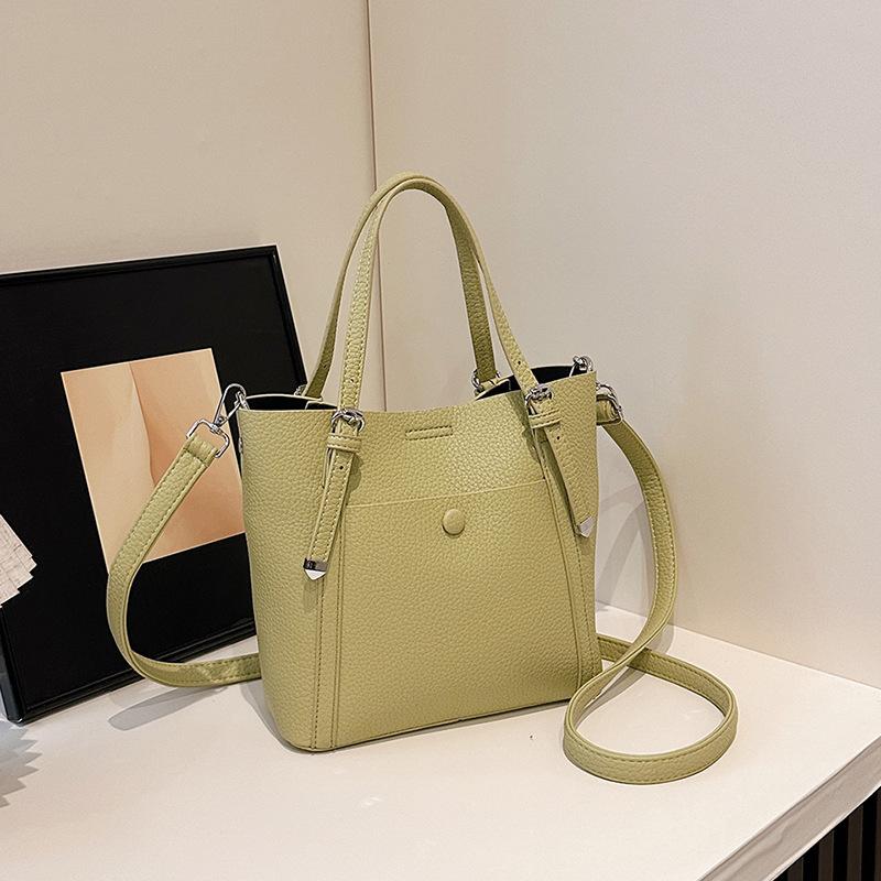 

New fashionable and versatile textured tote bag portable shoulder oblique span women s bag зелений