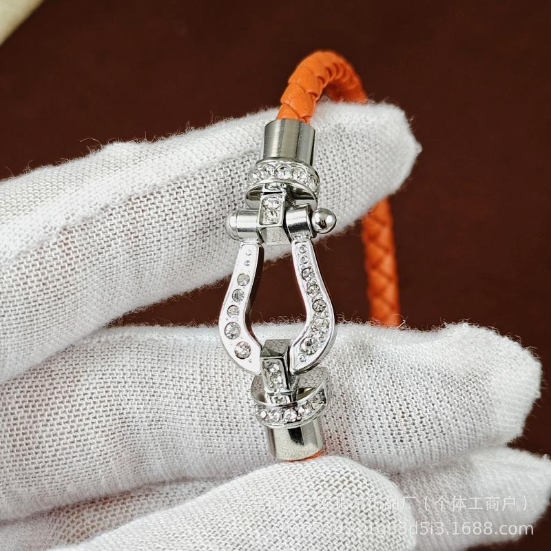 High-end Stainless Steel Full Brick Magnet Horseshoe Buckle Head Bracelet Gold-plated Diamond-encrusted Male and Female Couples Full Diamond Hand Rope