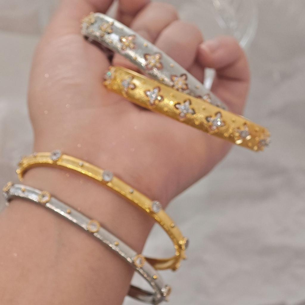 Italian Cloth Qi Latti Wire Drawing Process Hollow Four-Leaf Clover Wide Edge Bracelet Women'S Two-Color High Carbon Diamond Narrow Version Bracelet