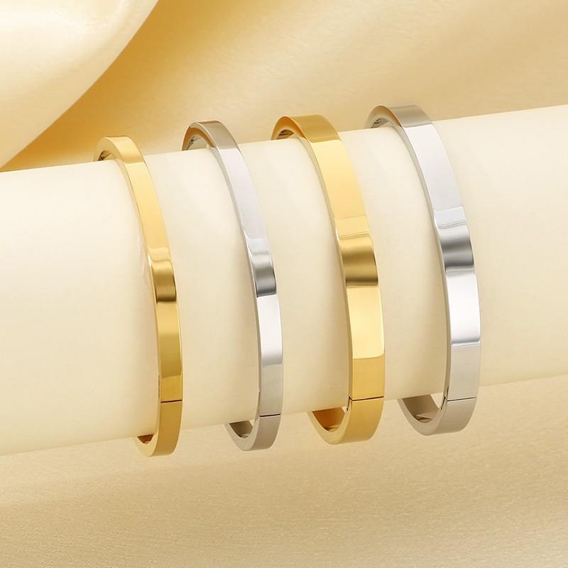 Exaggerated Glossy Buckle Stainless Steel Bracelet - Trendy and Elegant Design
