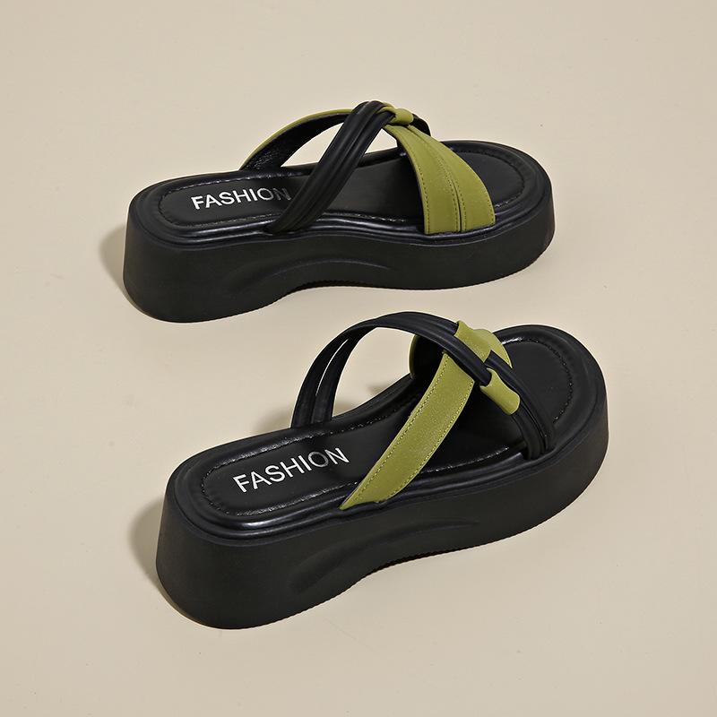 

Толстоподошвенное дерьмо чувствует себя супер горячим и красивым, крутые тапочки, дети носят модные юбки летом 2025, новая пляжная обувь 40 зелёный