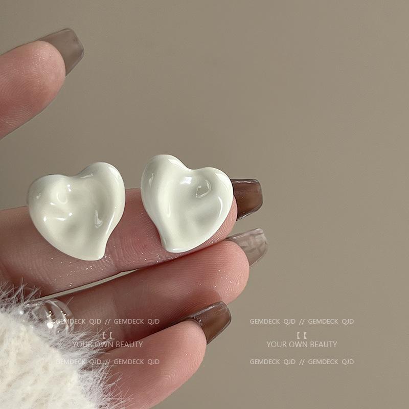 French love milk white earrings simple and high-end spring earrings niche design temperament cold wind stud earrings