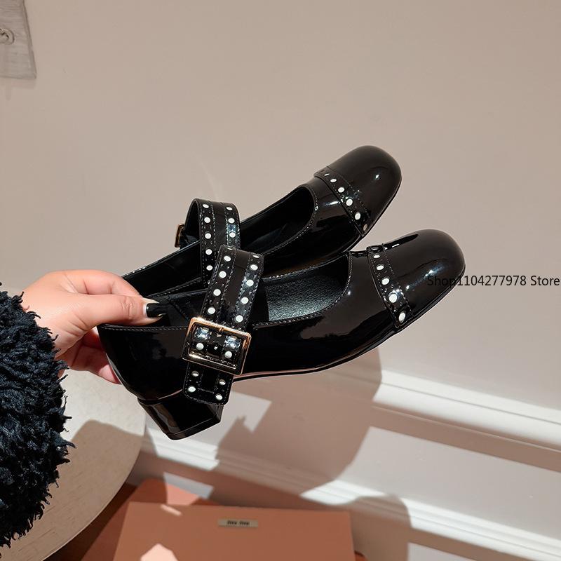 Fashion Cowhide 2025 Women Pumps Round Toes Women Shoes Buckle Strap Patent Leather Classic Mary Janes Pumps Chaussure Femme