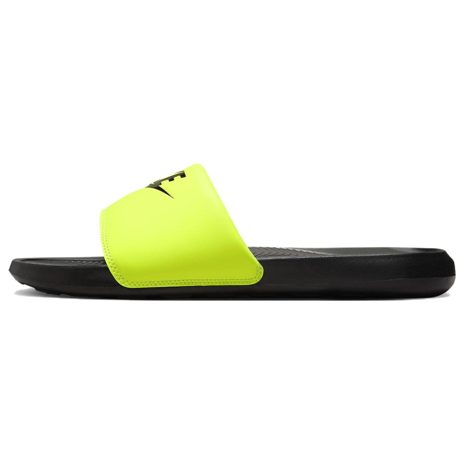 Nike Victori One čības `Dzeltenas Melnas`