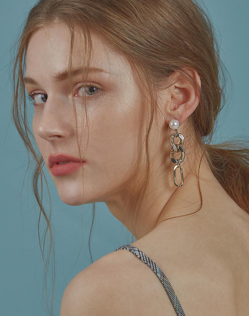 803Studio Pearl Mix Chain Drop Earrings