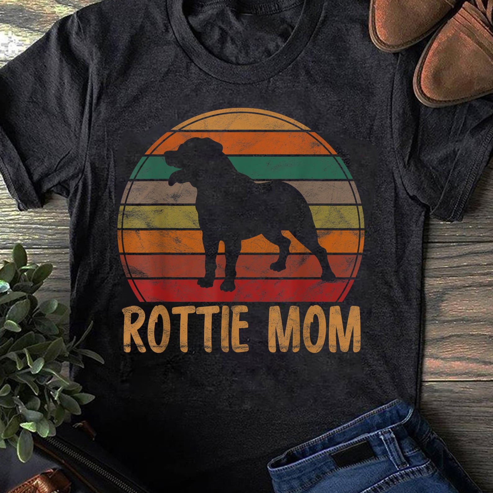 Retro Rottweiler Mom T-Shirt: Funny Rottie Mama Dog Lover Gift M