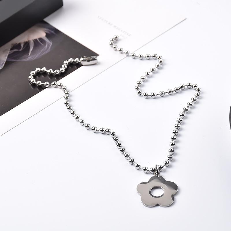 

Модное колье с кулоном в виде маленького цветка - Минималистичный стиль, Идеально для друзей и на каждый день