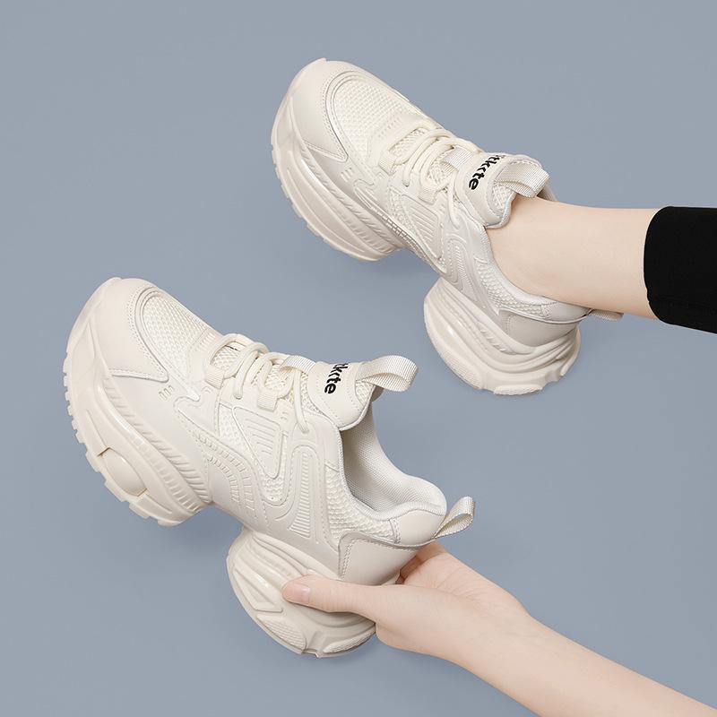 Schwarze Daddy Shoes Damen Neue Herbst Dicke Sohle Kleine Weiße Höhenverstellung Weiche Sohle Reise Sport und Freizeit Schuhe sind Universell
