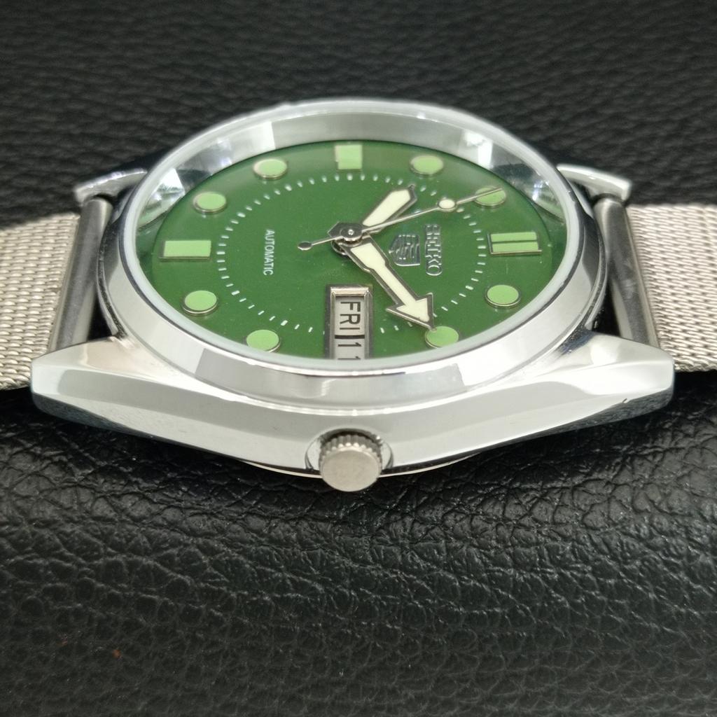 VINTAGE SEIKO 5 AUTOMATIC REFURBISHED JAPAN MENS GREEN DIAL WATCH a444232-1