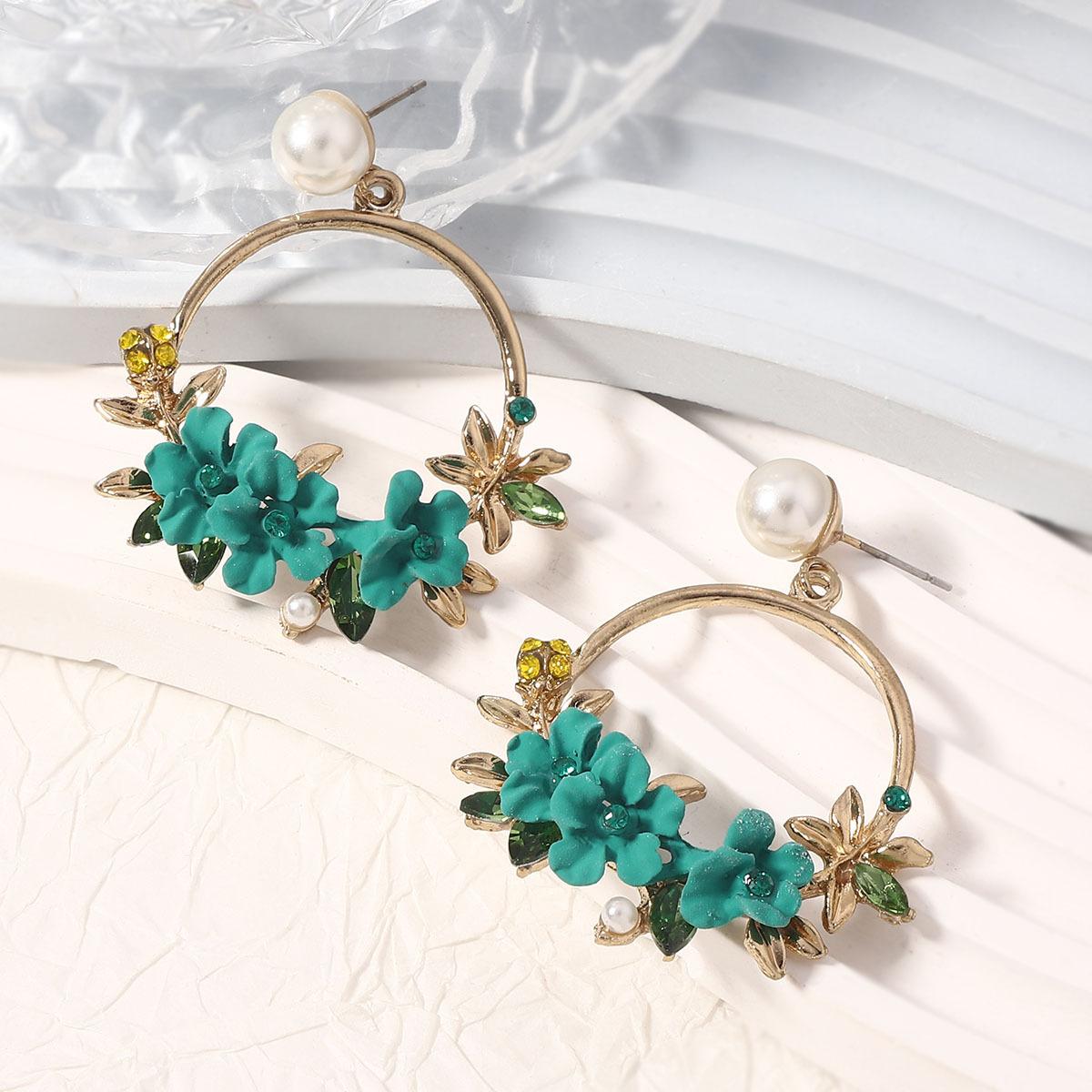 

Fashionable country style, sweet and fresh, soft clay flower imitation pearl geometric round earrings, simple and versatile