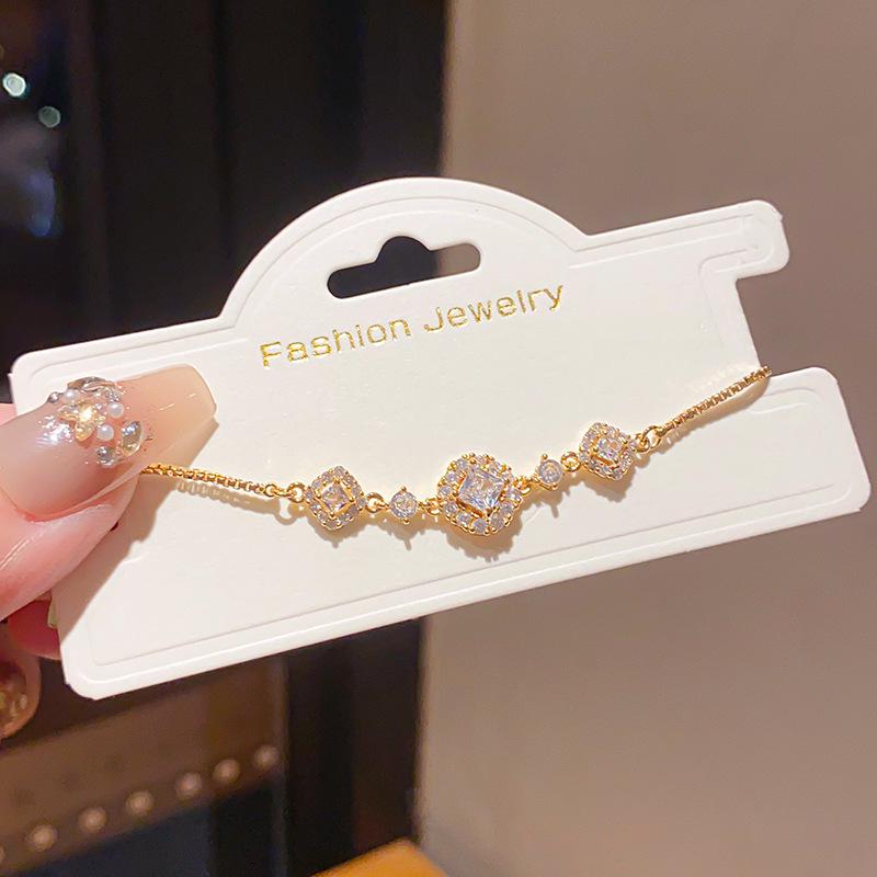 Koreanischer Stil Zirkonia Rundes Durchbrucharmband: Elegantes, hochwertiges, vielseitiges Design für Handschmuck.