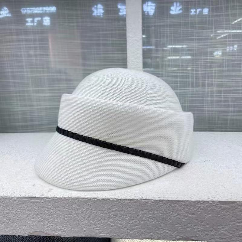 New Spring and Summer Thin Breathable Equestrian Hats for Women Show Small Face Outdoor Travel Photo French Elegant Retro Berets