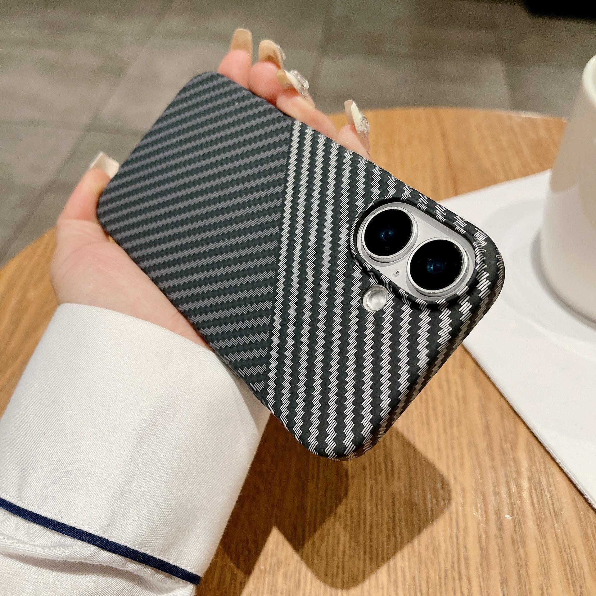 

Ultra-Thin Wear-Resistant Carbon Fiber Magnetic Case for iPhone 17 Pro/16 Pro 14 Pro Max