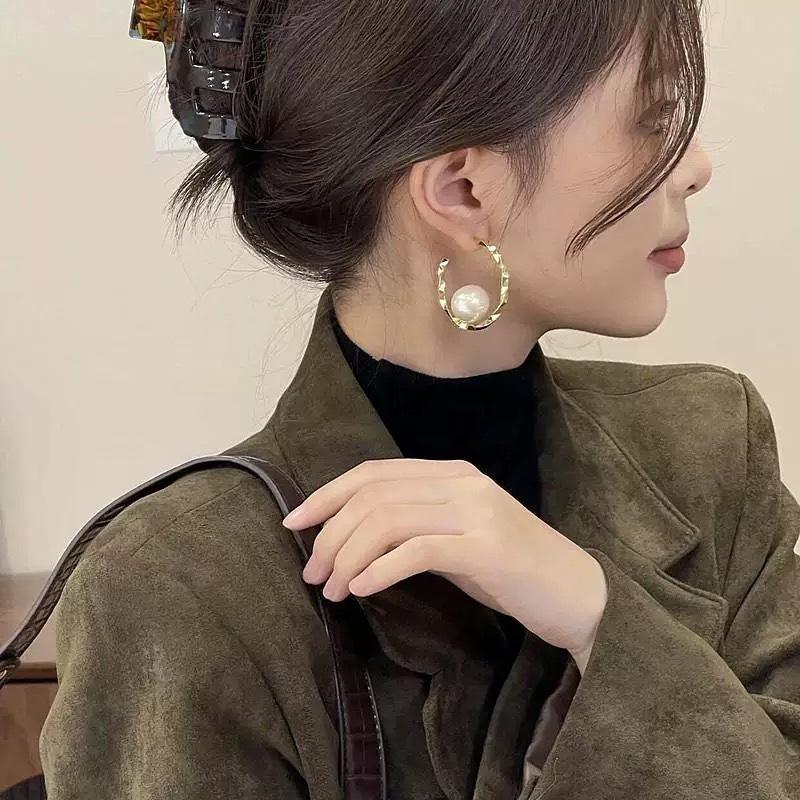 Light luxury temperament pearl ring earrings women, silver needle design earrings retro earrings