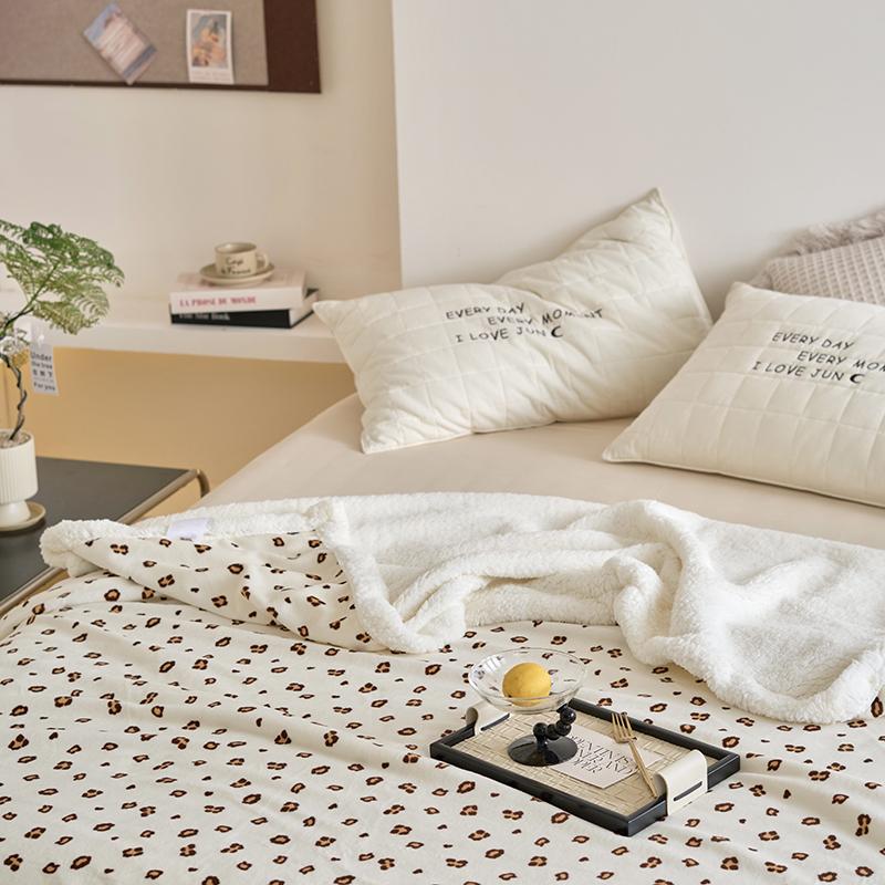 Leopard Throw Blanket Ultra Soft Cozy Bed Blankets Warm Fluffy Fleece Throw Blanket for Home Sofa Couch Bed Camping Travel