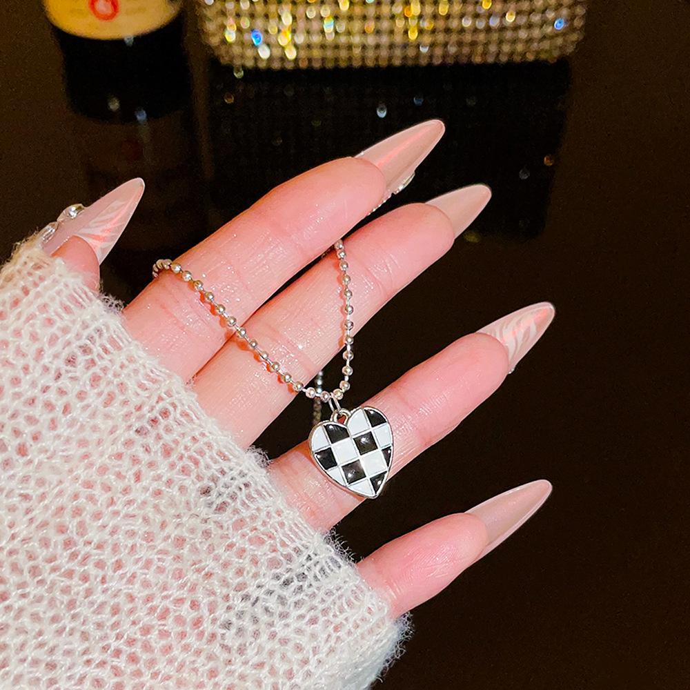 Fashion Light Luxury Titanium Steel Necklace Women'S High-End Pendant Sweet Temperament Collarbone Chain Does Not Fade Accessories