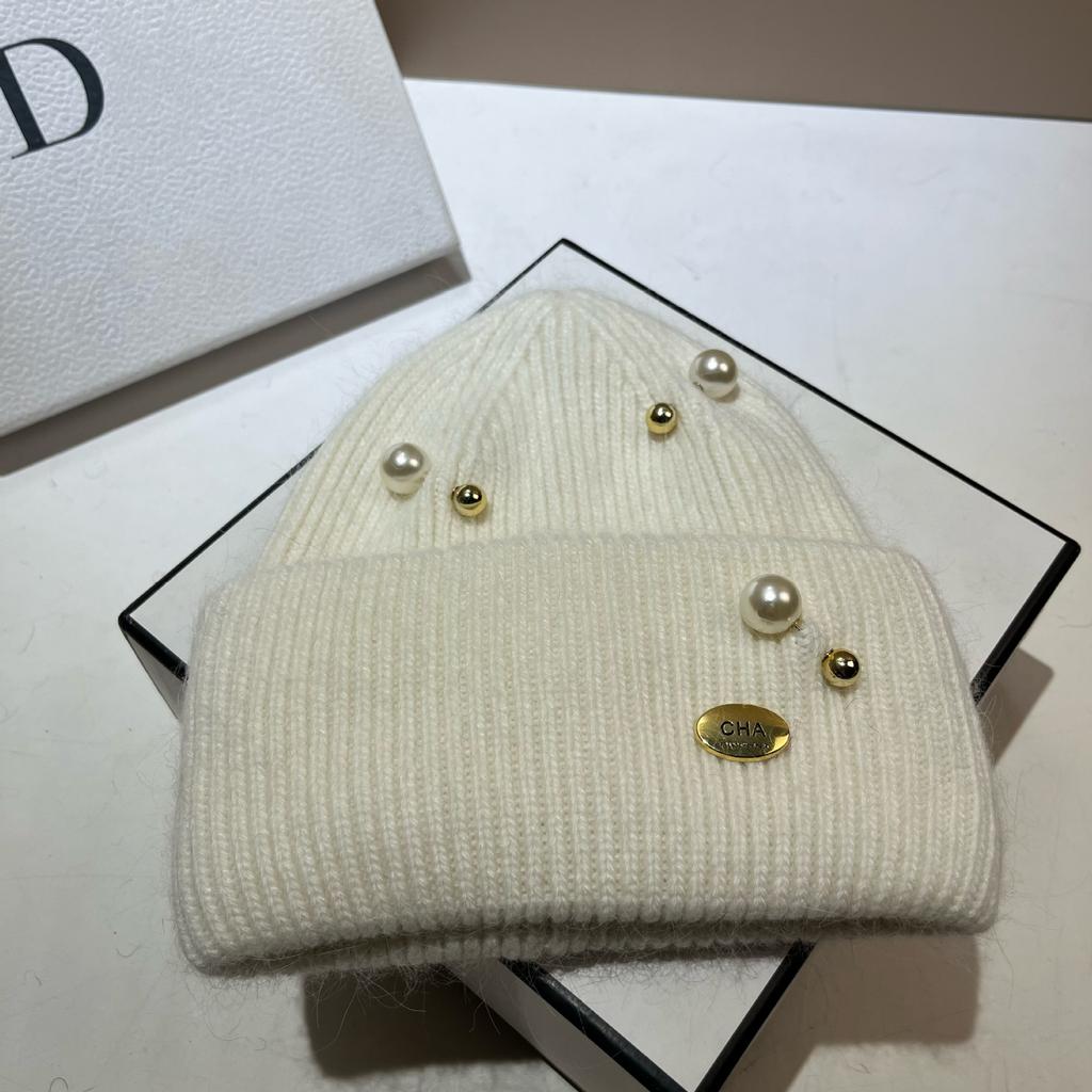 Designer-Perlenbrosche, Strickmütze für Damen, Luxus-Wollmütze mit Metalllogo, Mütze aus echtem Kaninchenfell, warme Damen-Wandermütze