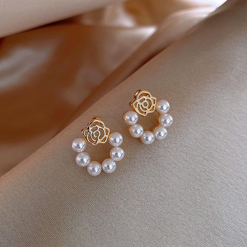 Romantic Moon Flower Pearl Clip Earrings for Women French Exquisite Rhinestone Crescent Camellia Ear Studs Fashion Jewelry Gifts