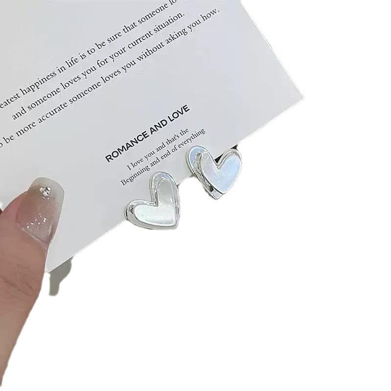 Niche Heart Stud Earrings: S925 Silver, Simple, Versatile, Girlish Design for Women.