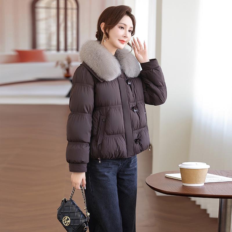 2025 Winter Fashion Short Down Jacket with Large Fur Collar for Stylish Moms & Elderly Women